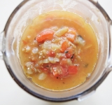 Содержимое кастрюли залейте в блендер, налейте еще 250 мл бульона и измельчите до пюреобразного состояния.  
Верните в кастрюлю, посолите, поперчите, при необходимости (если суп очень густой) добавьте еще бульон. Нагрейте и подавайте к столу.  
Приятного аппетита!	