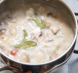 Добавьте сахар, рыбный соус (можно заменить солью), лимонный сок, помидоры черри, чили перец (порежьте), кафирный или лимонный лист и готовьте 1 минуту.  
Подавайте на стол. Приятного аппетита!	