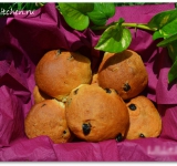 Прекрасно это тесто подходит для выпечки булочек. Получается настолько вкусно, что им не нужна никакая начинка – сладкие, воздушные, свежевыпеченные, ароматные, теплые булочки отлично подходят к чаепитию. Приятного аппетита! 
 
Cсылка на оригинальный рецепт:  hellokitchen.ru/5656/panettone-italiansky-kulich/ 	