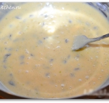 Добавляем смесь с сухофруктами, вновь перемешиваем.	