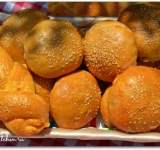 Вкусные, мягкие, пышные домашние пирожки к чаю готовы. Приятного аппетита! 
 
Cсылка на оригинальный рецепт:  hellokitchen.ru/3478/pirogki-s-tvorogom-i-izumom/ 	