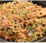 Все солим и перчим по вкусу, перемешиваем. Ставим разогреваться духовку.	