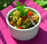 Вкусный салатик готов, можно подавать к столу! Приятного аппетита! 
 
Cсылка на оригинальный рецепт:  hellokitchen.ru/1756/salat-s-baklajanami/ 	